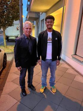 Rueda junto a Leonardo Posadas García en Dortmund.