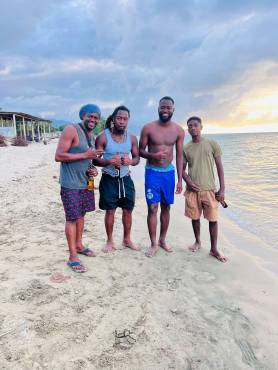 ‘Virus’ Martínez lo revela: al famoso jugador que le cortó el pelo y lo que sufrió para llegar a Primera: “Dormía en colchonetas”