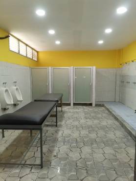 Los baños de la sede del Real España tuvieron una reestructuración evidente gracias a los aficionados involucrados en la obra.