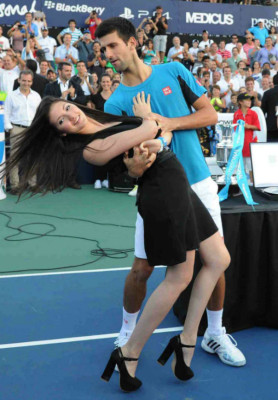 Nadal y Djokovic cierran gira con show de tenis y fútbol en Argentina.