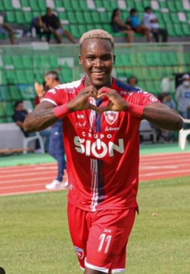 'RC9': Rubilio Castillo lanza su propia marca y línea de ropa con diseños muy llamativos