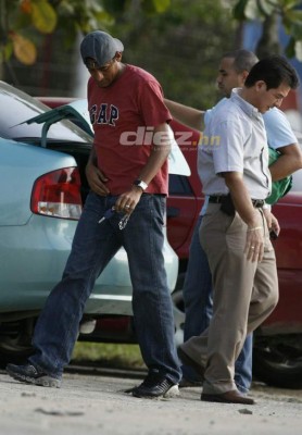 Los celulares, lentes, bolsos y ropa... ¡Así era la moda de los futbolistas hondureños hace una década!