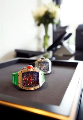 Pasó a ser millonario vendiendo relojes tras jugar con Cristiano Ronaldo y retirarse a los 24 años&nbsp;&nbsp;