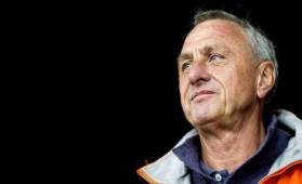 Cruyff, en su lucha por abandonar el tabaco, sustituyó el cigarrillo por caramelos durante los partidos.