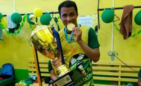 Ángel Rodríguez celebrando uno de los títulos con el Guastatoya.