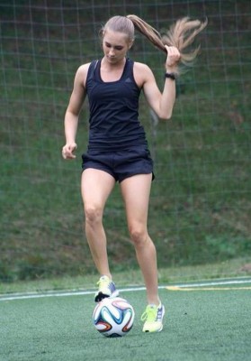 Fotos: Nicole Regnier, la espectacular futbolista colombiana que fue amenazada de muerte