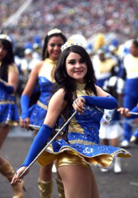 Se celebra el Bicentenario: Los famosos hondureños que desfilaron un 15 de septiembre