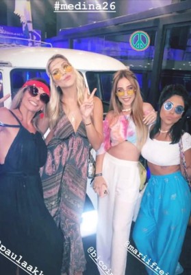 Neymar se viste de 'hippie' para celebrarle el cumpleaños a un amigo surfista en plena navidad