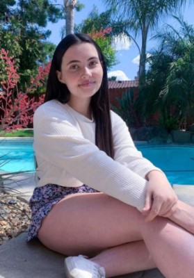 El drama de una joven influencer que es alérgica al agua: un sorbo le corta la lengua y sus lágrimas le hacen daño