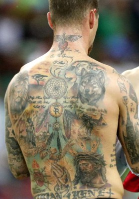 CURIOSAS: ¿Hierro emulando a Löw? Los tatuajes de Sergio Ramos y su gesto con Piqué