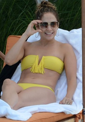 11 fotos de infarto de Jennifer López, la fan número uno del Real Madrid