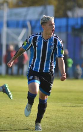 El que sepa de algo, me chifla: es profesional, lo tienen borrado en su equipo y busca nuevo club por Facebook