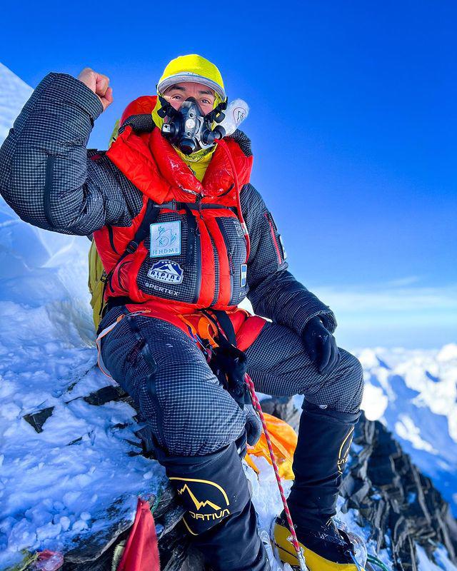 Así celebró Ronald Quintero su enorme triunfo al estar en la cima de la montaña más alta del mundo.