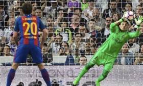 Keylor Navas fue el mejor jugador del Real Madrid en el clásico español. (Foto: EFE)