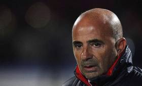 Los dirigentes de la AFA llegaron para negociar el monto de la salida de Sampaoli.