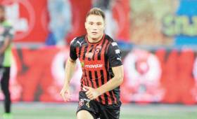 Hace pocos días el defensor se venía recuperando de una lesión que también lo tenía fuera de los terrenos de juego.