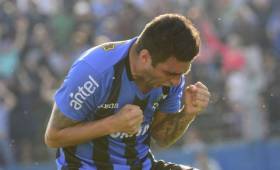 El reconocido futbolista uruguayo podría estar llegando a reforzar al Santa Tecla de El Salvador.