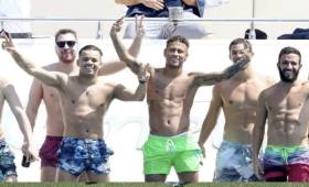 Neymar no desaprovecha el tiempo y disfruta de las playas de Francia con sus amigos. (Foto: El País).