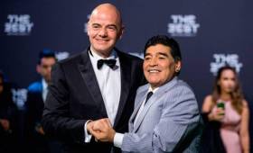 El argentino Diego Armando Maradona no ocultó su alegría por ingresar a laborar con FIFA.