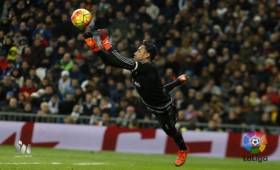 Keylor Navas evitó el gol 500 de Messi con el Barcelona en el clásico español.