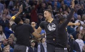 Curry busca darle a los Warriors un segundo título consecutivo en la NBA. FOTO AFP