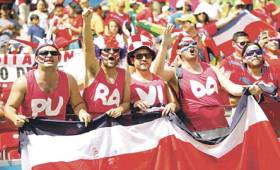 Decenas de aficionados ticos estarán en el estadio Independencia de Kingston.