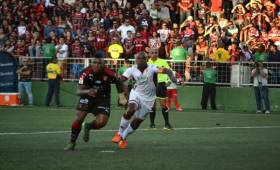 Harold Cummings fue titular en el clásico anterior donde Alajuelense ganó 1-0. (Foto: Joseline Rodríguez - DIEZ)