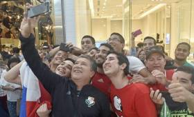 'Bolillo' Gómez ha disfrutado a lo grande con la afición panameña la clasificación de los canaleros al mundial. (Foto: AFP)