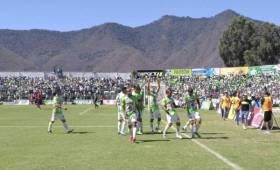 El costarricense José Mena, marcó el gol de la ventaja del Antigua al minuto 18. (Foto: La Red)