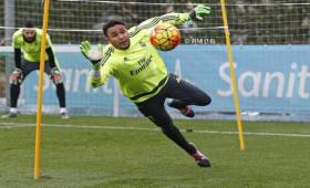 Keylor Navas continúa entrenando con normalidad sin embargo el cuerpo técnico considera que todavía no está al 100 %.