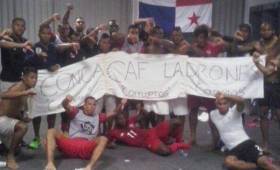 La pancarta con la que posaron los jugadores de Panamá en el camerino.