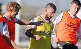 El capitán español del club merengue volvió a trabajar con el grupo tras la lesión que le impidió jugar los dos últimos partidos con la selección española.