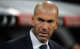 Zidane: 'Disfruto cada día, es mucho desgaste pero soy joven, no tengo 75 ni 80 años para decir que estoy cansado de entrenar. Tengo 45 y soy muy joven para entrenar, tengo más margen'.