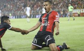 Roger Rojas ha celebrado en 4 ocasiones con Liga Deportiva Alajuelense en Costa Rica.