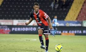 Alex López fue titular y salió de cambio en los segundos 45 minutos. (Foto: La Nación)