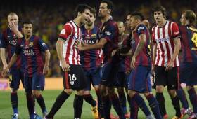 Neymar provocó el enojo de los jugadores de Bilbao al intentar hacer una jugada de fantasía.