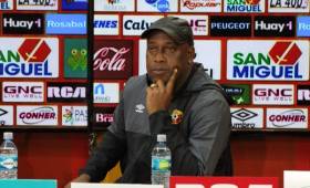 Hernán Medford durante una conferencia de prensa del Club Sport Herediano.