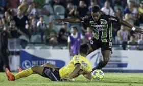 El panameño Bárcenas destaca en el balompié mexicano con los Cafeteros.