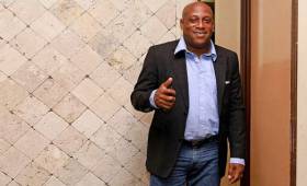 El estratega costarricense le da responsabilidad del mal momento de México a la prensa azteca.