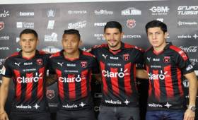 La afición rojinegra quiere ver en acción a Garrido y a Rojas.