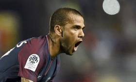 Dani Alves sorprendió a todos con las declaraciones que brindó sobre sus conversaciones en su momento con el Real Madrid. (Foto: Rpp)