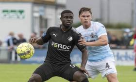 Mayron es un delantero caracterizado por su potencia.