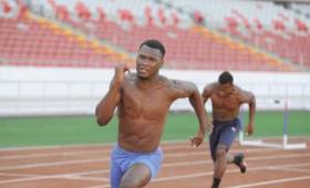 El atleta ha puesto en lo más alto a su país y ahora recibe esa lamentable noticia.