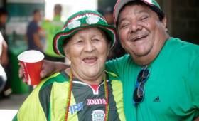Doña Queta ha sido aficionada de Marathón desde hace décadas. No falla en el estadio. FOTO Neptalí Romero