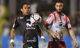Jonathan McDonald salió expulsado del juego de la cuadrangular final del torneo de Costa Rica. (Foto: Nación)