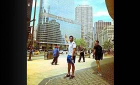 Esta es la polémica foto de Carlos Ruiz en las afueras de la Torre Trump en Nueva York.