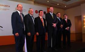 El convenio de cooperación firmado hoy por los altos representantes de Claro, Hondutel y Tigo, con la GSMA y CONATEL como testigos de honor.