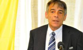 El representante de la FIFA Primo Corvaro informó de la suspensión de la Federación de Fútbol de Guatemala.