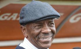 El técnico del Saprissa, Carlos Watson, se mostró contento tras el gol de Jerry Bengtson. (Foto: Saprissa).