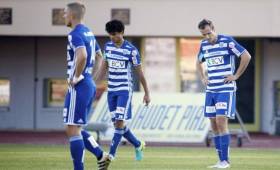 El costarricense Yeltsin Tejeda salió de cambio al minuto 15 y preocupa en suelo tico.